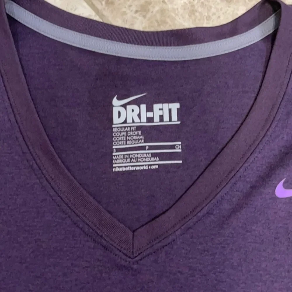 Nike Dri-Fit Training T-Shirt V Neck Purple Top Woman Small Short Sleeve